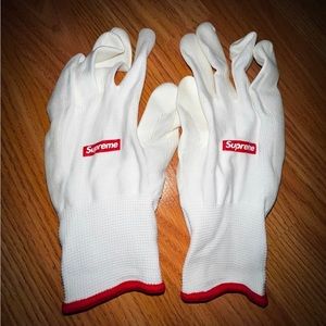 Supreme Gloves Large